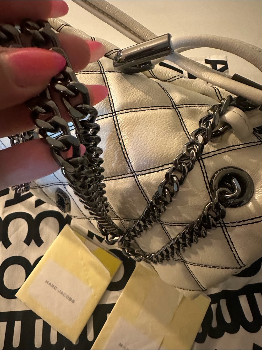 Marc Jacobs Quilted Cream Leather Shoulder Bag with Contrast Stitching, Medium. - Picture 3 of 15